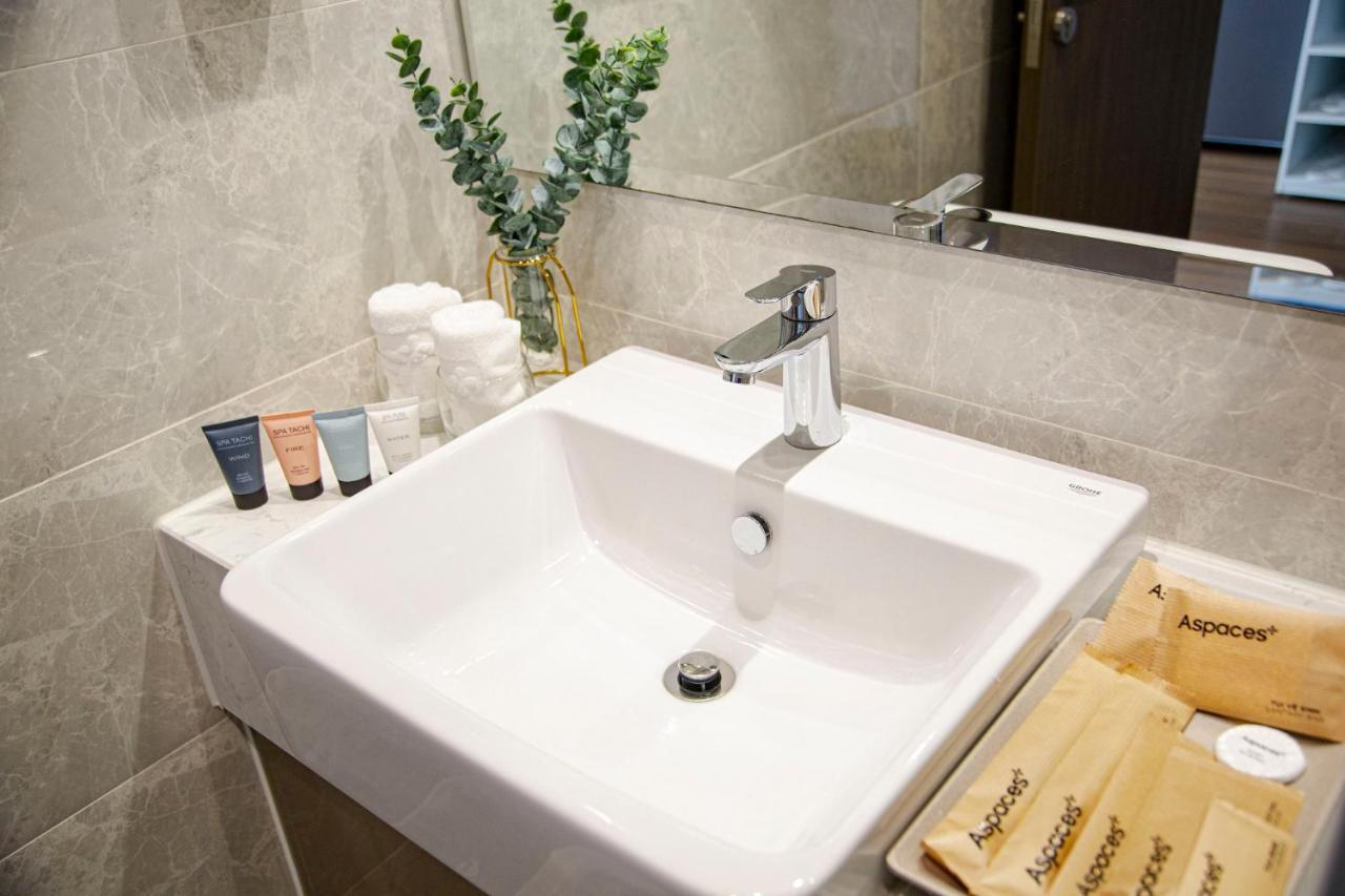 Aspaces Serviced Apartments - Vinhomes West Point Ханой Екстериор снимка
